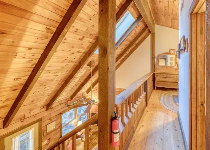 400 Ft Of Lakefront! Cabin W/ Deck + Dock!