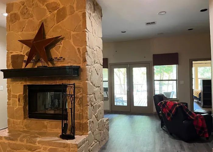 Beautiful Lakefront House In Private Woods