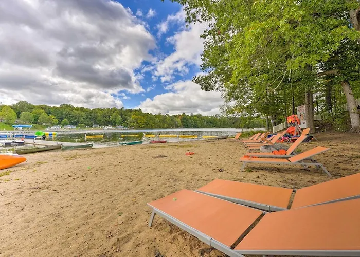 Cassopolis Cabin Close To Parks & Fishing!