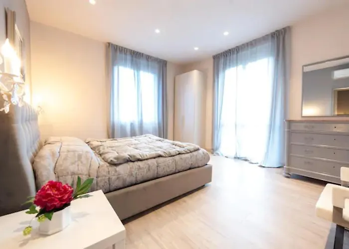 Elegante Villa Giardino + Posteggio Privato