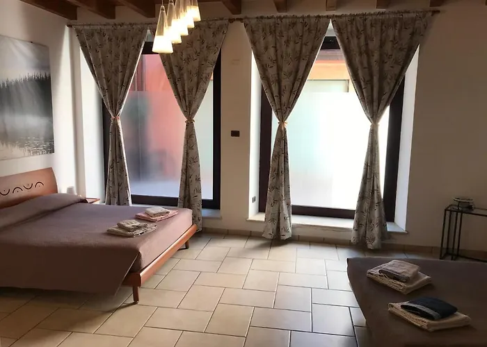 Kindly Roberta Centro Storico Peschiera,Lago Relax