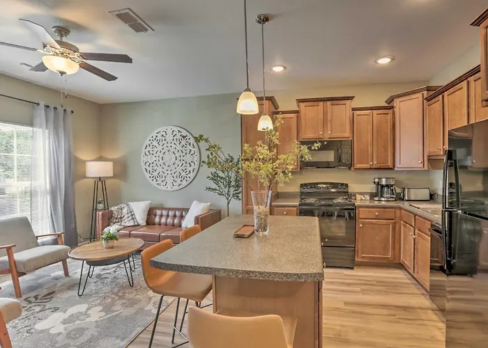 Airy Tallahassee Condo ~ 5 Mi To Downtown!