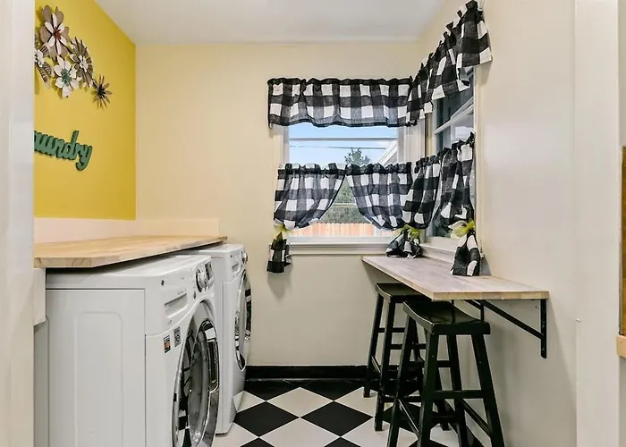 Cute Remodeled Midcentury Cottage On Boise Bench