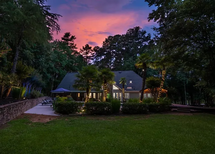 Spacious 4Br Estate W/ Movie Room & Fire Pit