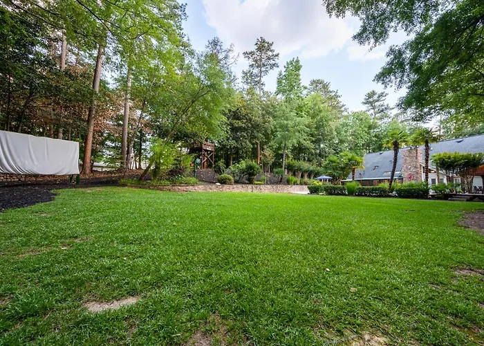 Spacious 4Br Estate W/ Movie Room & Fire Pit