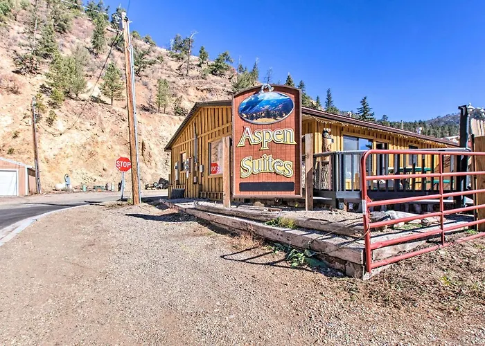 Near Hiking & Main St! Mtn-View Red River Retreat