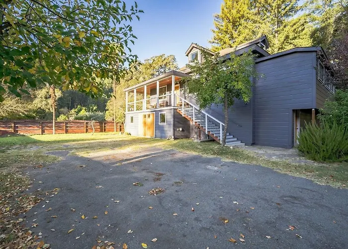 Luxury River Home - Pets Stay Free