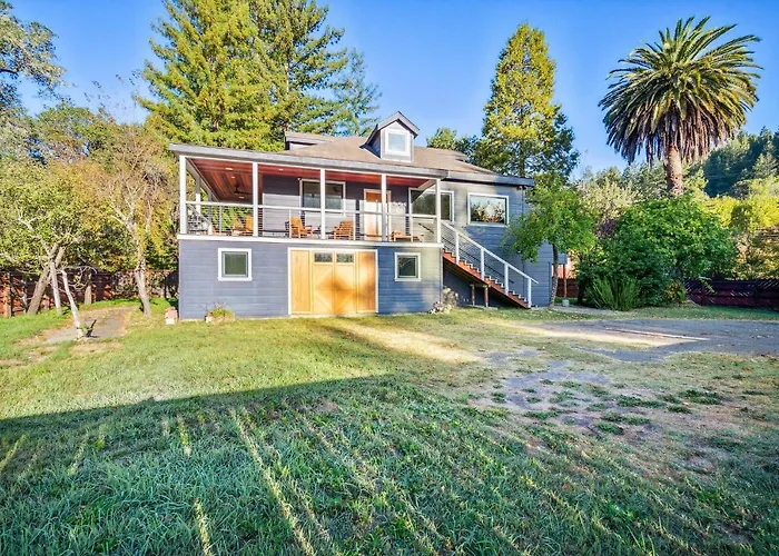 Luxury River Home - Pets Stay Free