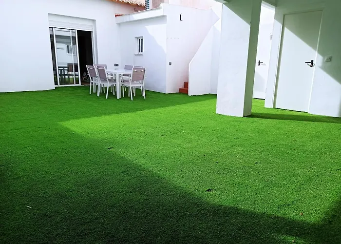 Casa Cerca De La Playa Con Patio Y Garaje Privado