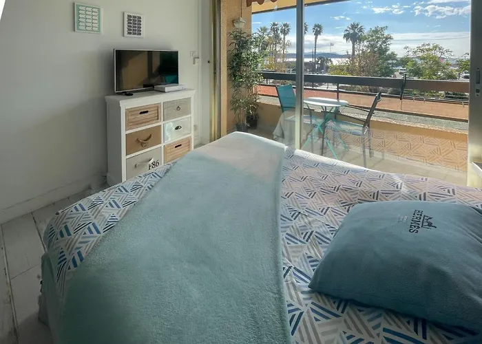 Les Balcons De Bandol Centre Ville Avec Vue Mer Et Face A La Plage