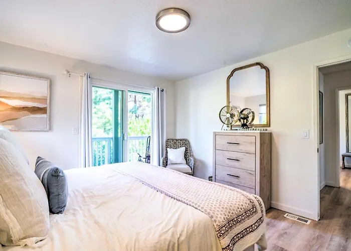 Cozy Cali Condo, Walk To Summerland Beach!