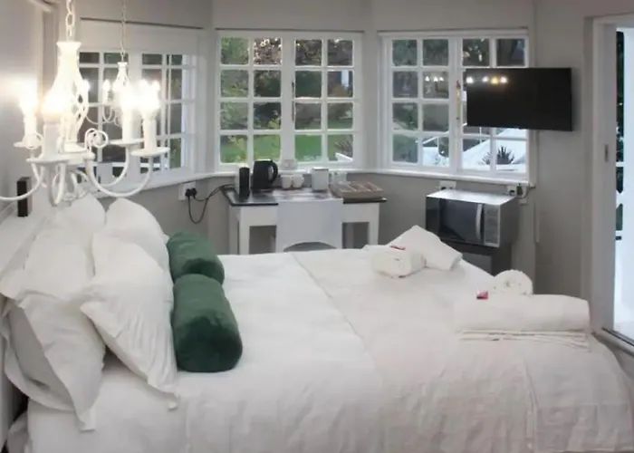 La Belle Guest House