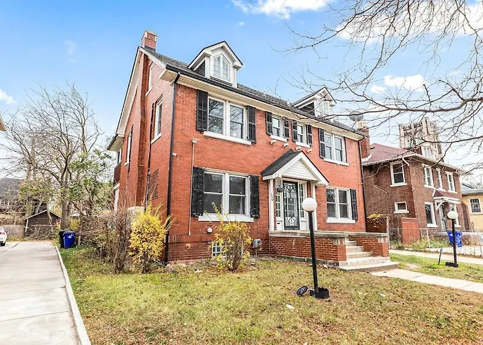 North End Treasure, Beautiful 2 Bedroom Apartment