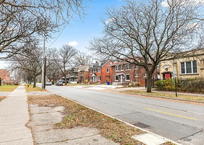North End Treasure, Beautiful 2 Bedroom Apartment