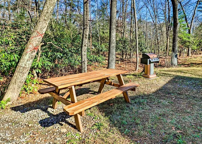 Cozy Tannersville Gem - Ski, Hike, Explore!