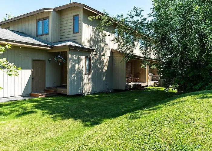 Moose Meadows- Near The Airport, Centrally Located