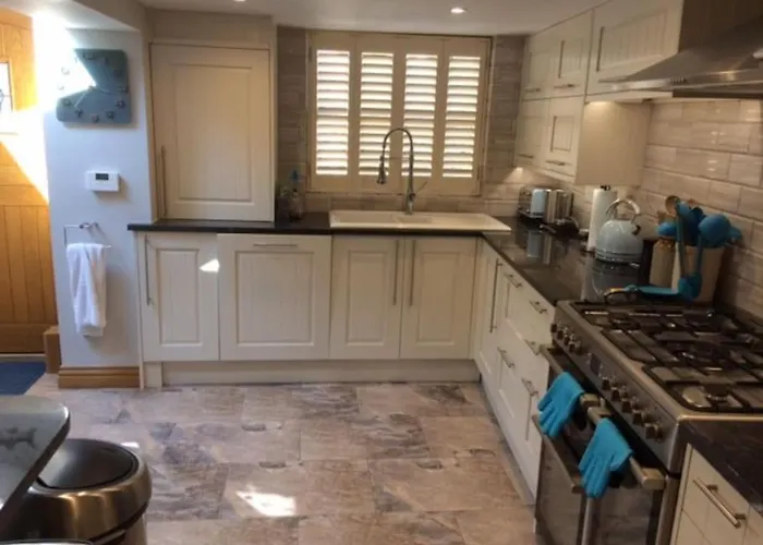 River Road, Littlehampton, Executive Apartment