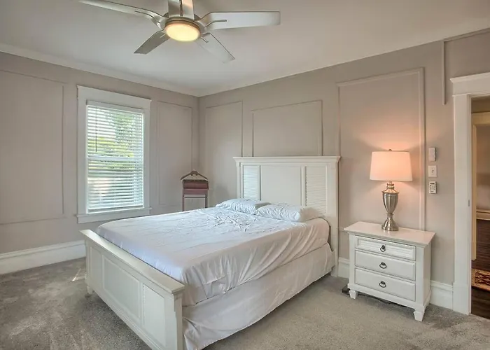 Suites On Seneca - Beautiful 1 Bedroom Apartment