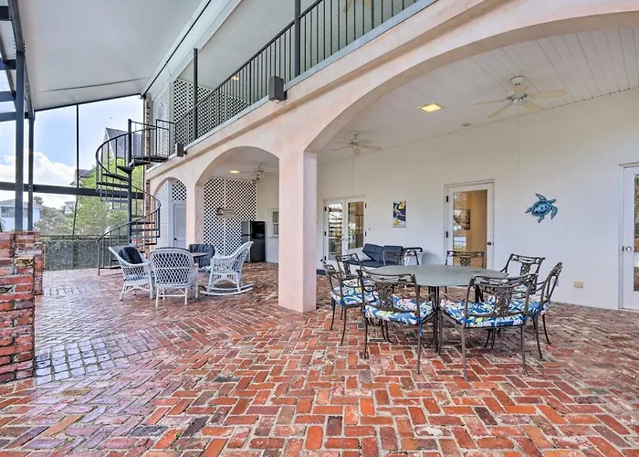 Lanai & Pool: Elegant Villa In Winter Haven!