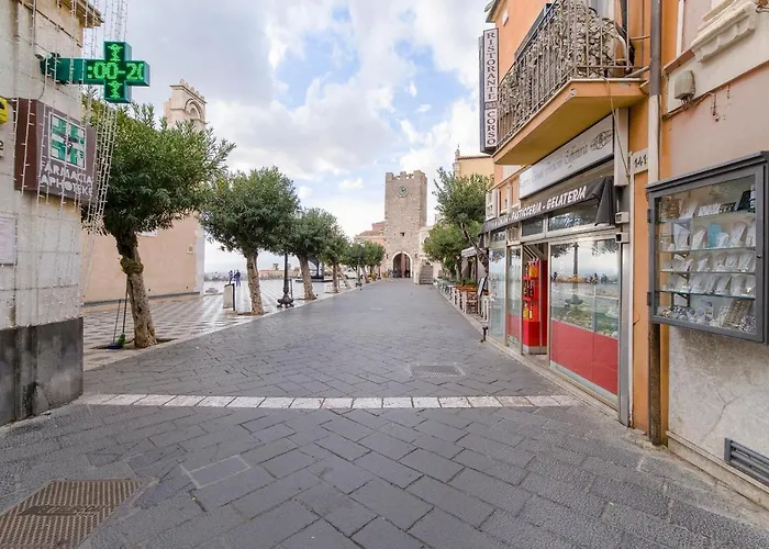 Elegant Apartment In Taormina
