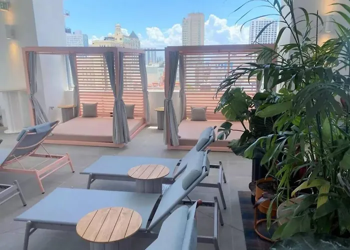 Modern 1 Bed Condo Across From Bayside In Downtown