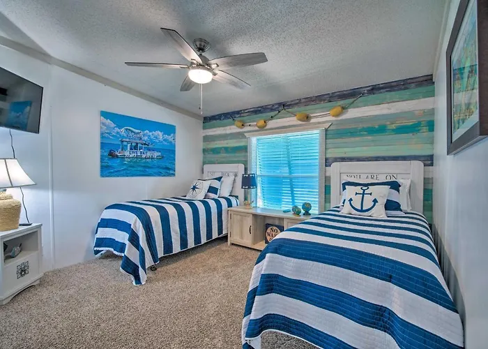 Boat Dock & Porch: Riverfront Retreat In Homosassa