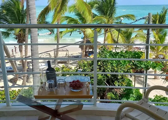 Private Room Overlooking The Beach