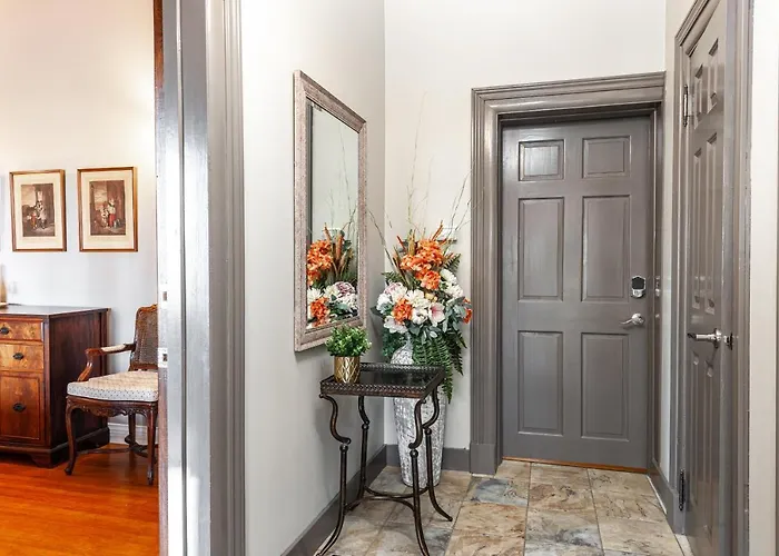 Lake Suite With Sunroom By Henry House Stays