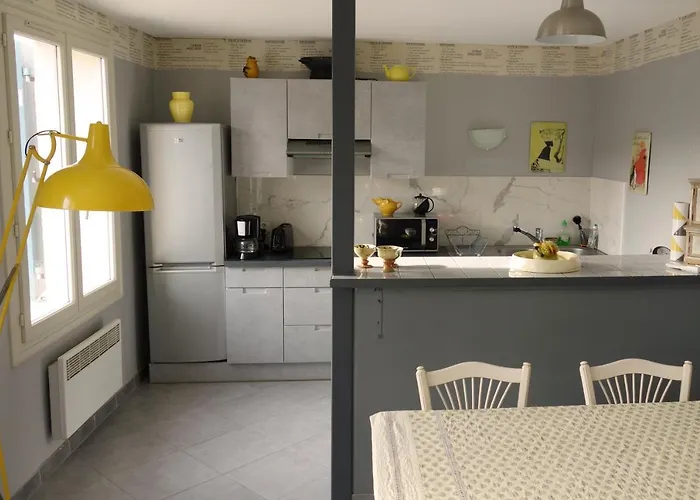 Appartement Avec Tres Grande Terrasse Privee Plein Sud Et Vue Chateau