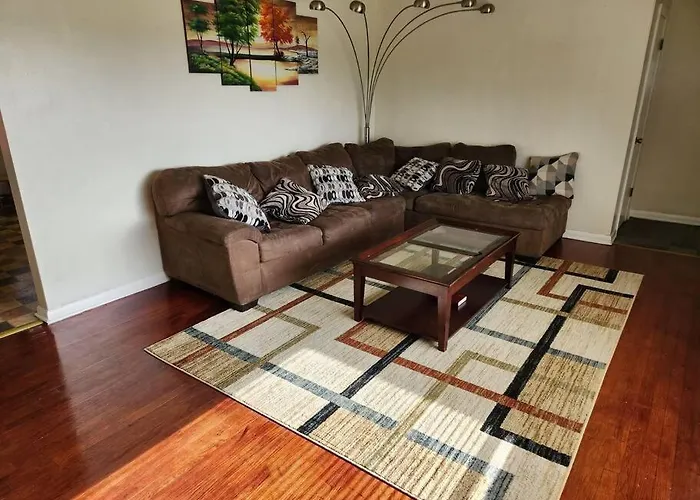 Spacious 4-Bedroom Home In Quiet Neighborhood