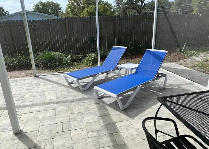Spacious 5 Bedrooms 3 Bathrooms Family-Friendly Home With Heated Salt Pool