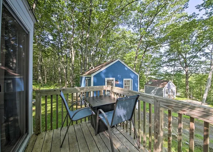 Lush Edgecomb Studio Cottage With Fire Table!