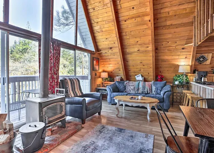 Cozy A-Frame W/ Hot Tub Near Arrowbear Lake!