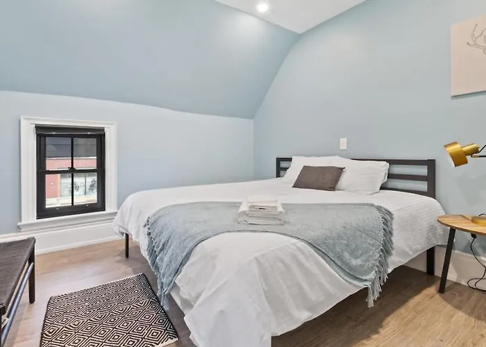 Bright And Spacious Condo In Downtown Collingwood 97043