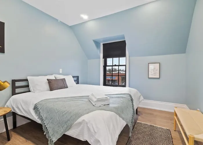 Bright And Spacious Condo In Downtown Collingwood 97043