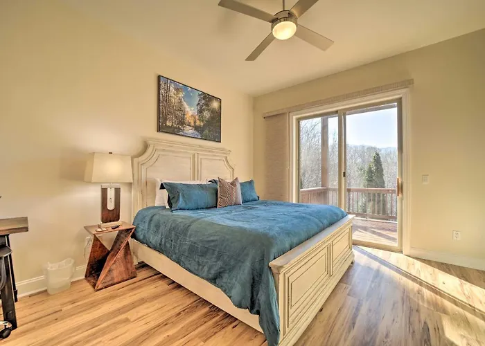 Beautiful Whittier Condo W/ Deck + Mtn Views!