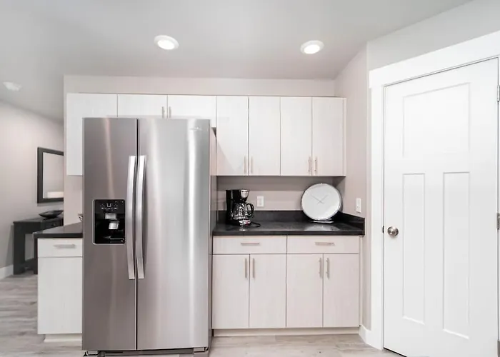 Delightful, New Townhome Downtown