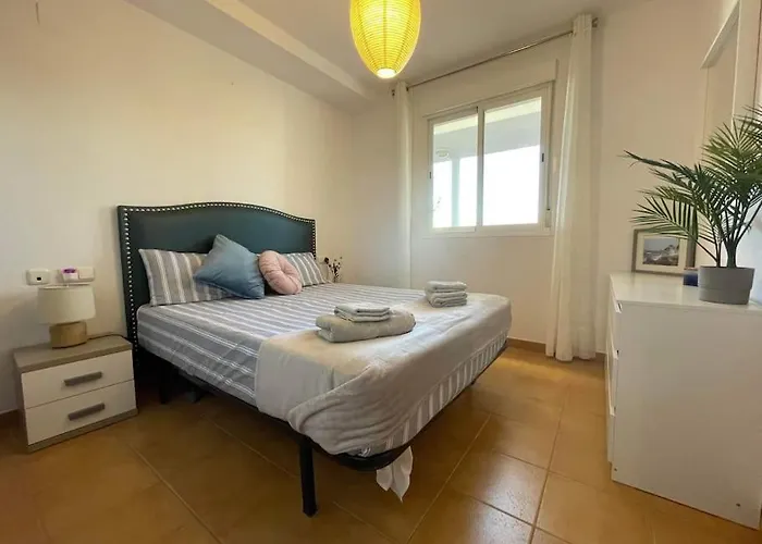 South Facing 1 Bed Apartment, Near Beach