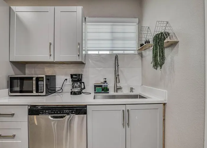 My Cozy Duplex B In The Heart Of West Side