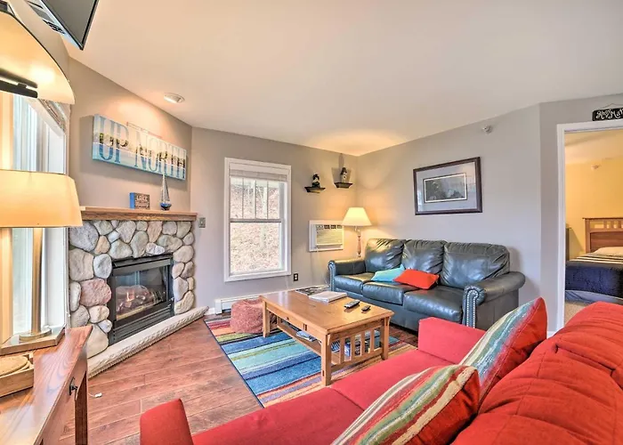 Pool + Hot Tub Access! Portage Lake Condo W/ Deck