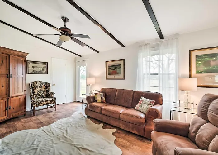 On Scenic 60-Acre Farm: Carmine Cottage W/ Porch