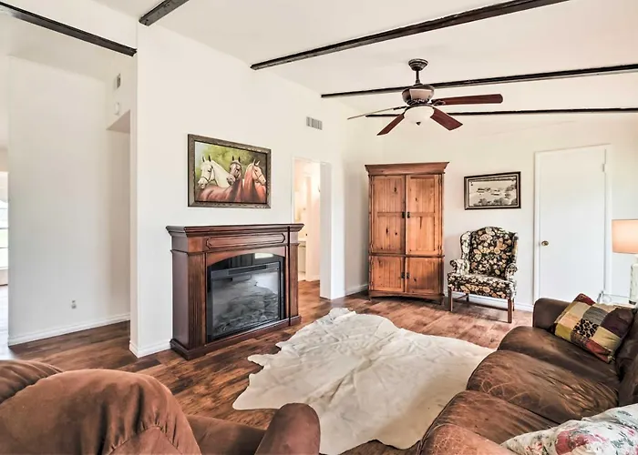 On Scenic 60-Acre Farm: Carmine Cottage W/ Porch