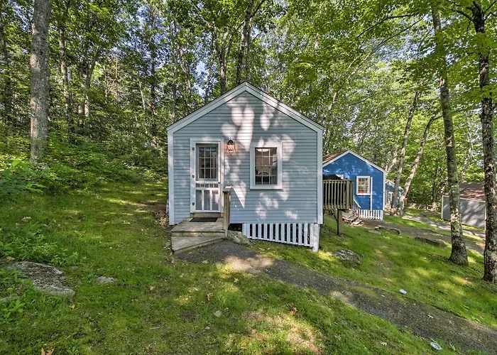 Lush Edgecomb Studio Cottage With Fire Table!