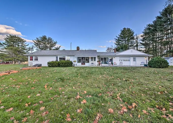 Peaceful Maine Home W/ Patio: Ocean Inlet Getaway!