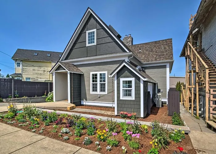 Cozy North Bend Getaway In Walkable Location!
