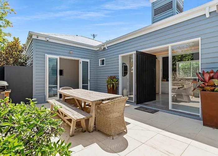 Luxurious Portsea Lakehouse