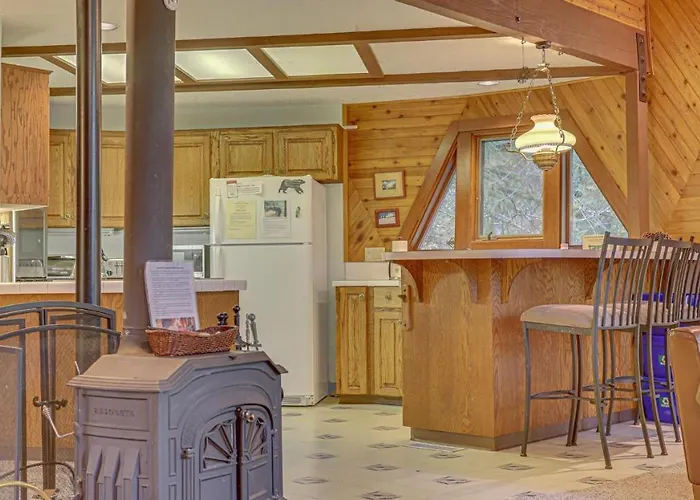 Cedar Creek Hideaway - Meredith Lodging