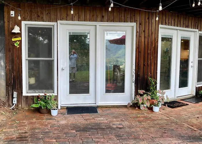 2 Bedroom Apartment Overlooks Wcu And Cullowhee Nc - Smoke And Pet Free