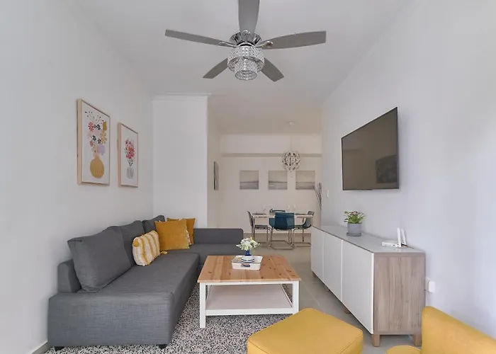 Dom. Rep. Exclusive 2 Bed Apt. Evaristo Morales