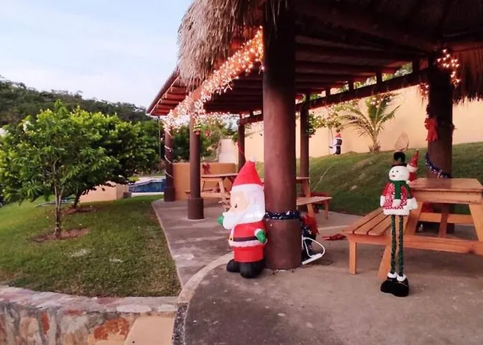 Casa Loma Flamingos Ixtapa